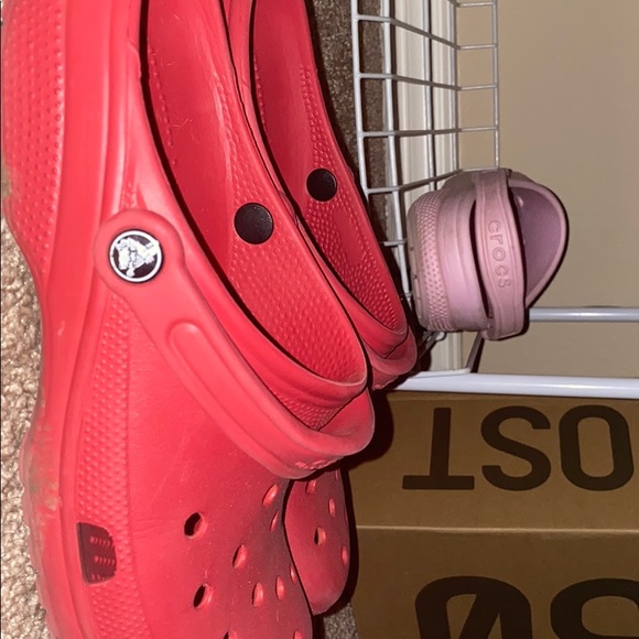 red crocs! - Picture 3 of 4